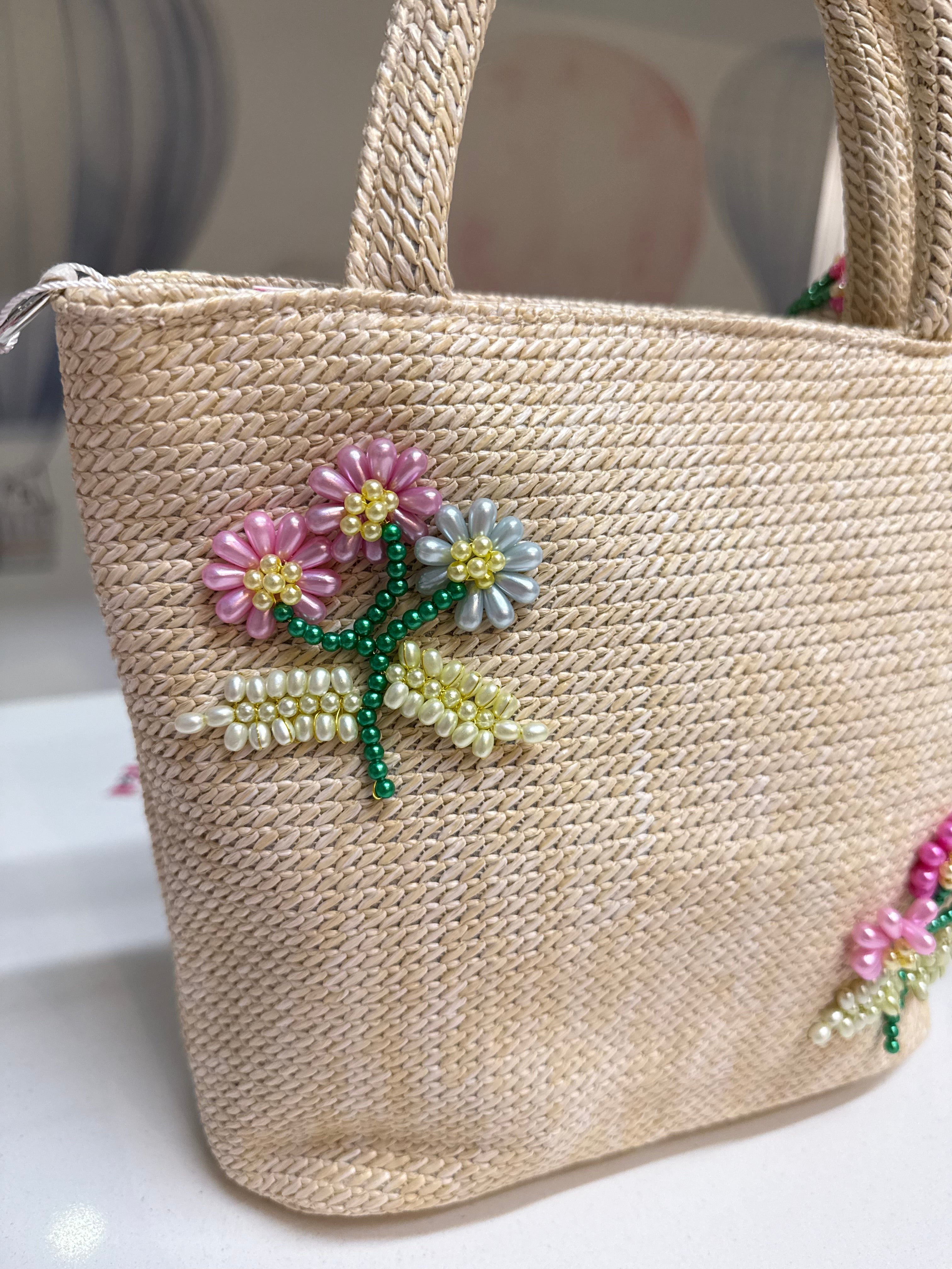 Beaded Flowers Raffia tote bag
